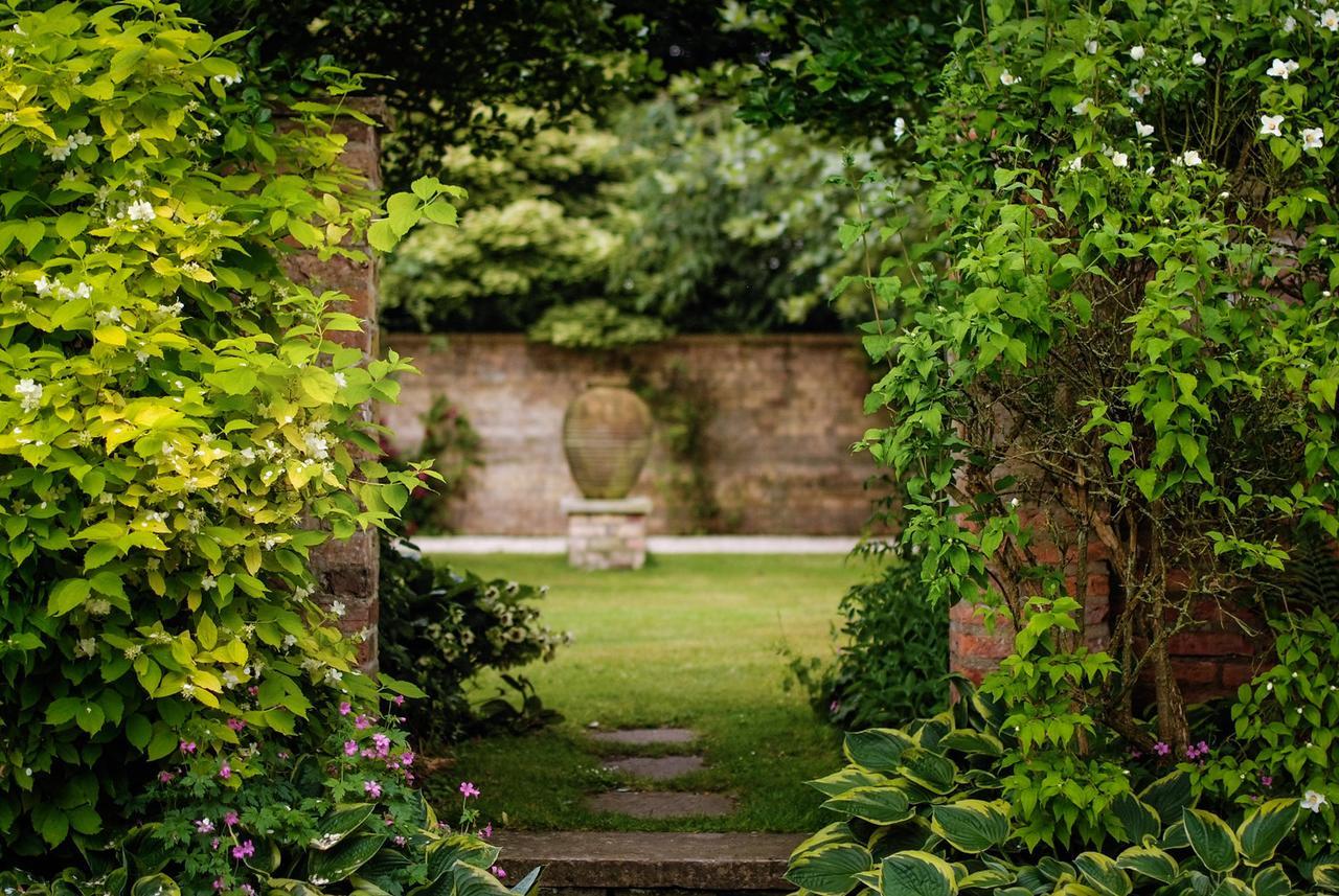 Saltmarshe Hall エクステリア 写真