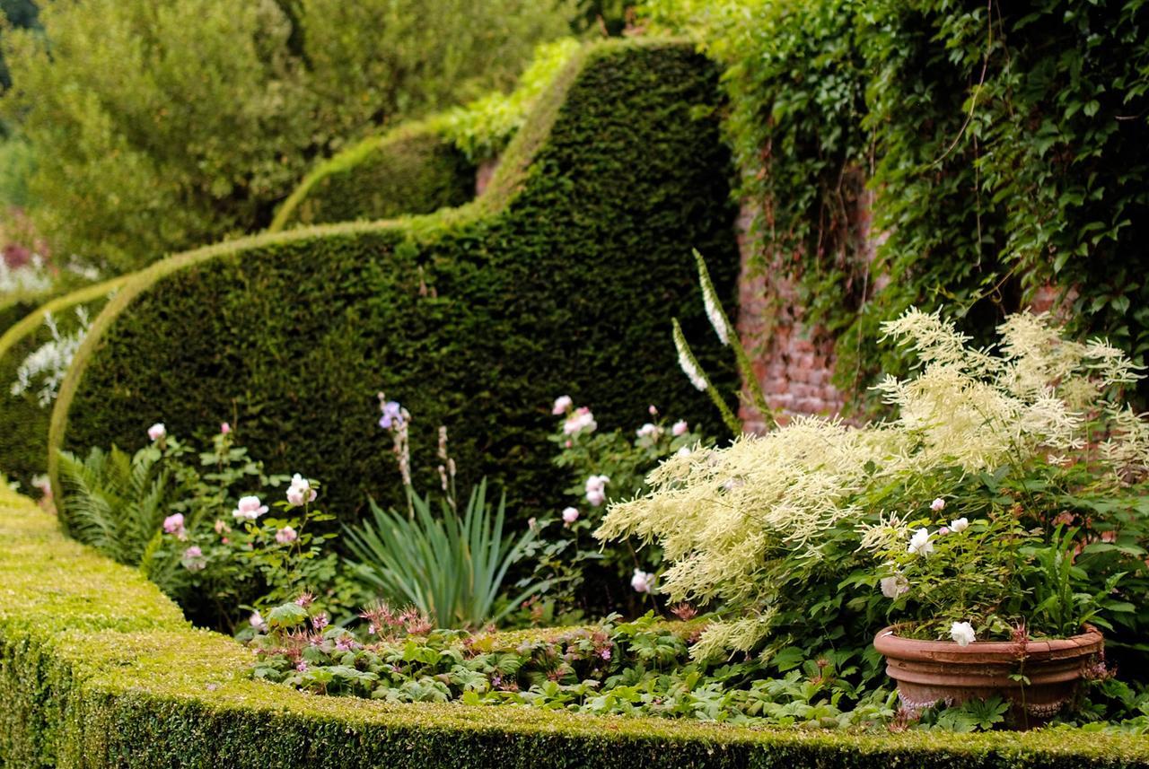 Saltmarshe Hall エクステリア 写真